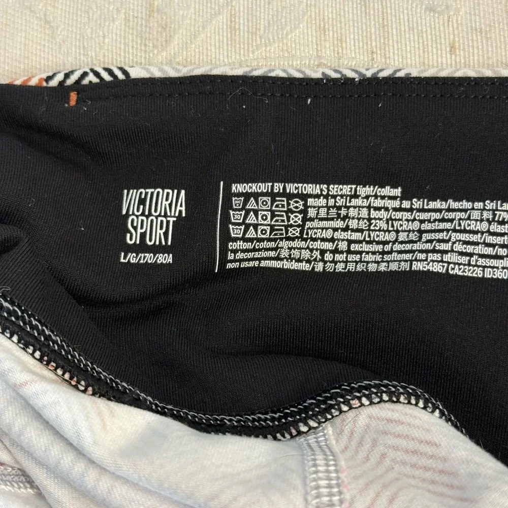 Victoria's Secret Sport 'Knockout' legging with‎ chevron arrow design / Womens L